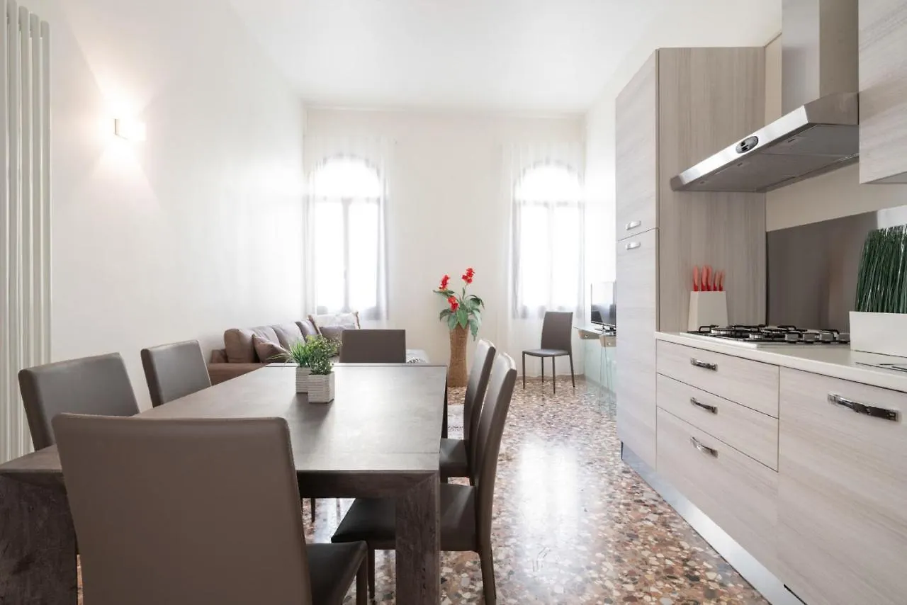 Accademia Charm Apartments By Wonderful Italy Venice